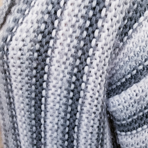 3/$25 Lovestitch Cable Sweater Hoodie Grey Sz M/L - Picture 6 of 9